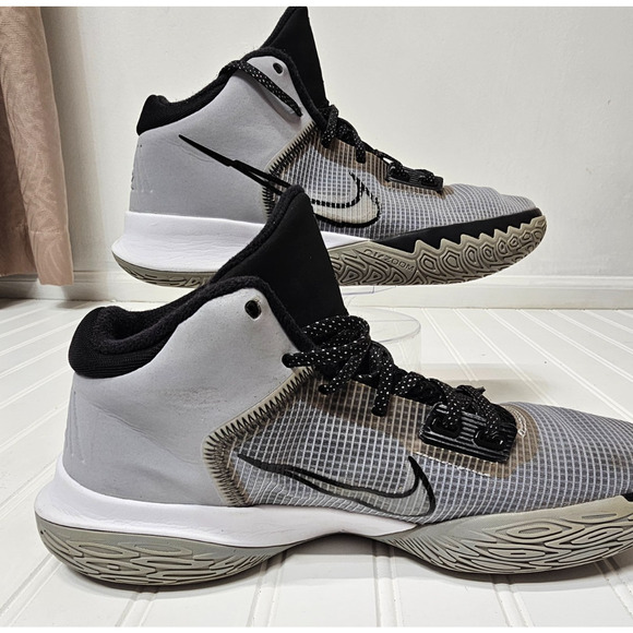 Nike Kyre Flytrap 4 Wolf Gray CT1972-002 Mens Size 9.5 Basketball shoe. - Picture 4 of 10